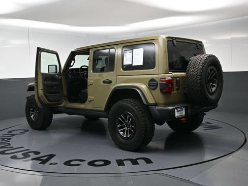 Used 2025 Jeep Wrangler Unlimited Rubicon AWD/4WD image 28