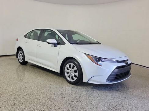 Used 2025 Toyota Corolla LE FWD image 4