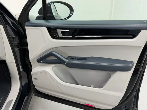 Used 2019 Porsche Cayenne AWD/4WD image 15