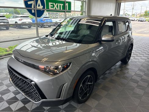 Used 2025 Kia Soul EX FWD image 3