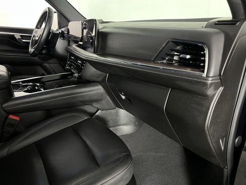 Used 2025 Chevrolet Tahoe Z71 image 32