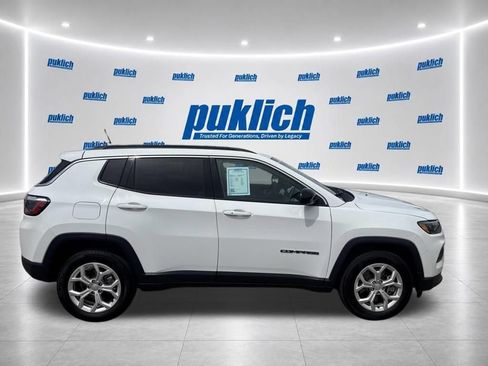 Used 2024 Jeep Compass Latitude AWD/4WD image 4