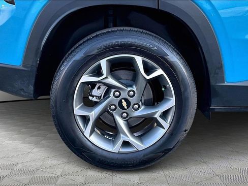 Certified 2025 Chevrolet Trax LT w/ Driver Confidence Package image 35