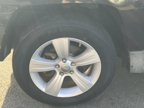 Used 2011 Jeep Patriot Sport w/ Tire & Wheel Group AWD/4WD image 13