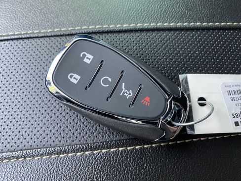 Used 2023 Chevrolet Traverse Premier image 40