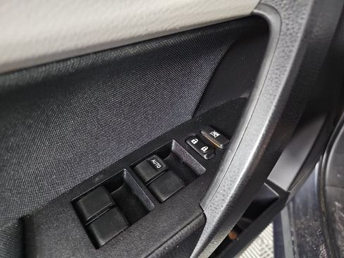 Used 2015 Toyota Corolla LE FWD image 26