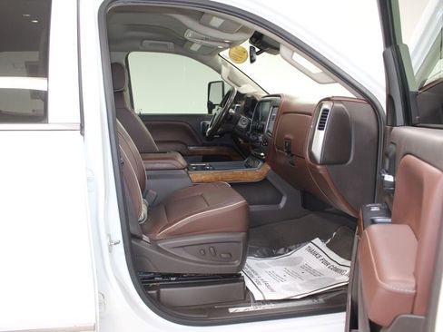 Used 2019 Chevrolet Silverado 2500 High Country w/ Duramax Plus Package image 27