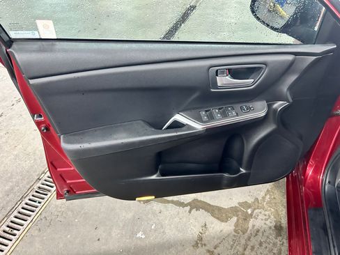 Used 2017 Toyota Camry SE FWD image 11