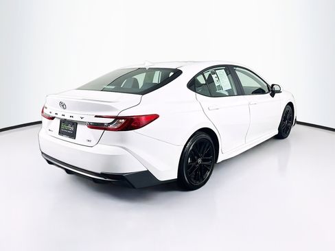 Used 2025 Toyota Camry SE image 9
