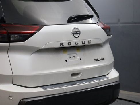 Certified 2025 Nissan Rogue SL image 6