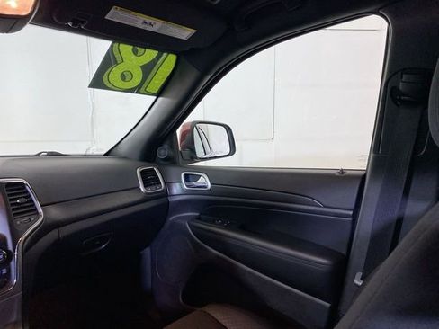 Used 2018 Jeep Grand Cherokee Laredo RWD image 11