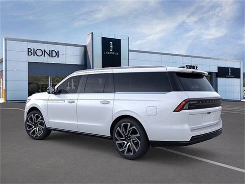 New 2026 Lincoln Navigator L Reserve AWD/4WD image 4