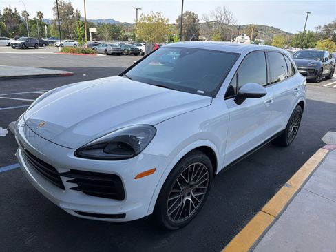 Certified 2023 Porsche Cayenne image 4