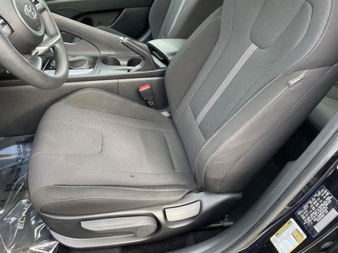 Used 2023 Hyundai Elantra SE w/ Preferred Accessory Package image 12