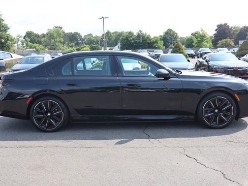 Used 2023 BMW i7 xDrive60 AWD/4WD image 4