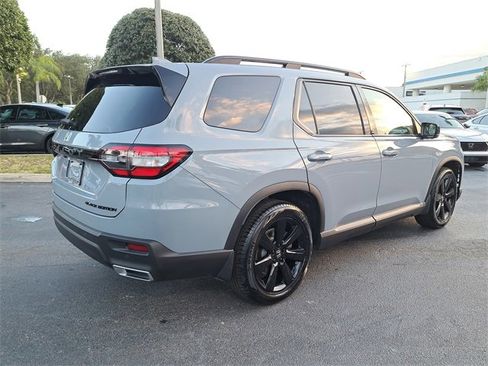 Certified 2025 Honda Pilot Black Edition image 6