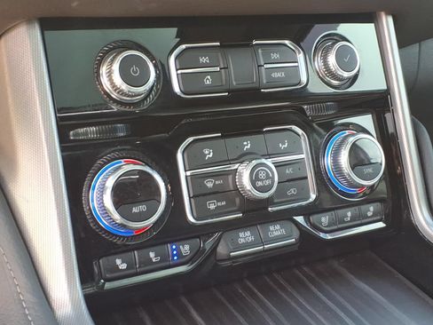 Used 2022 GMC Yukon Denali AWD/4WD image 23
