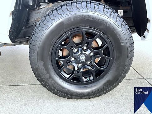 Used 2019 Toyota Tacoma SR5 AWD/4WD image 25