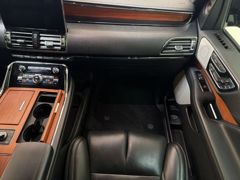 Used 2019 Lincoln Navigator Reserve w/ Cargo Package AWD/4WD image 29