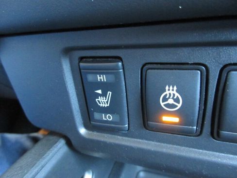 Used 2023 Nissan Frontier SV w/ SV Premium Package AWD/4WD image 17