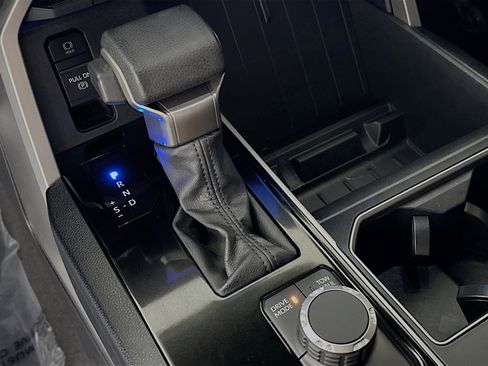 Used 2022 Toyota Tundra SR5 w/ Convenience Package image 20