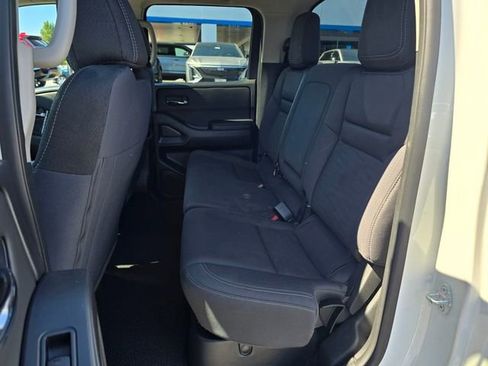 Used 2023 Nissan Frontier SV image 9