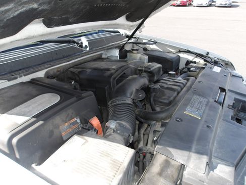 Used 2010 Chevrolet Tahoe 4WD image 24