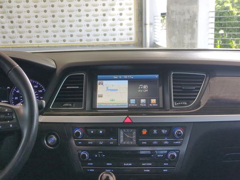 Used 2017 Genesis G80 3.8 image 17