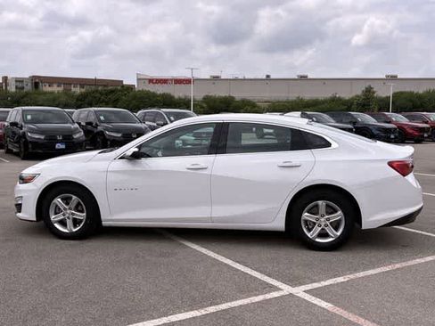 Used 2024 Chevrolet Malibu LT FWD image 3