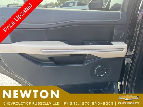 Used 2023 Ford Expedition Limited AWD/4WD image 38