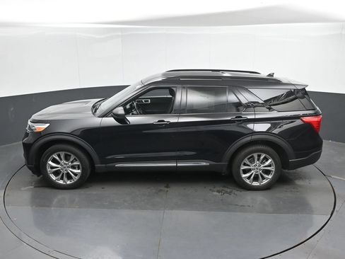 Used 2020 Ford Explorer XLT w/ Equipment Group 202A AWD/4WD image 37