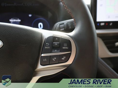 Used 2025 Ford Explorer Active w/ Active Comfort Package image 29