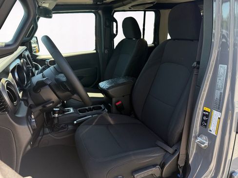Used 2023 Jeep Wrangler Unlimited w/ Cold Weather Group AWD/4WD image 9