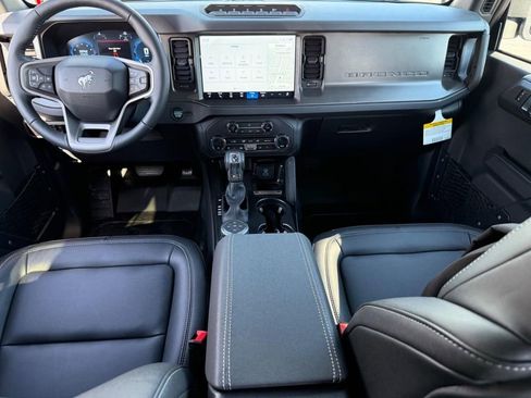 New 2025 Ford Bronco Badlands image 6