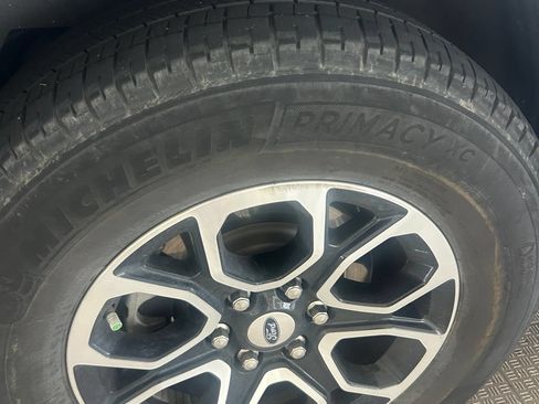 Used 2023 Ford Expedition XLT RWD image 3