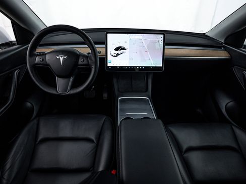 Used 2021 Tesla Model Y Long Range image 8