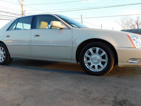 Used 2011 Cadillac DTS FWD image 35