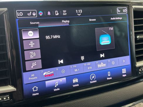 Used 2022 Chrysler Pacifica Touring-L FWD image 20