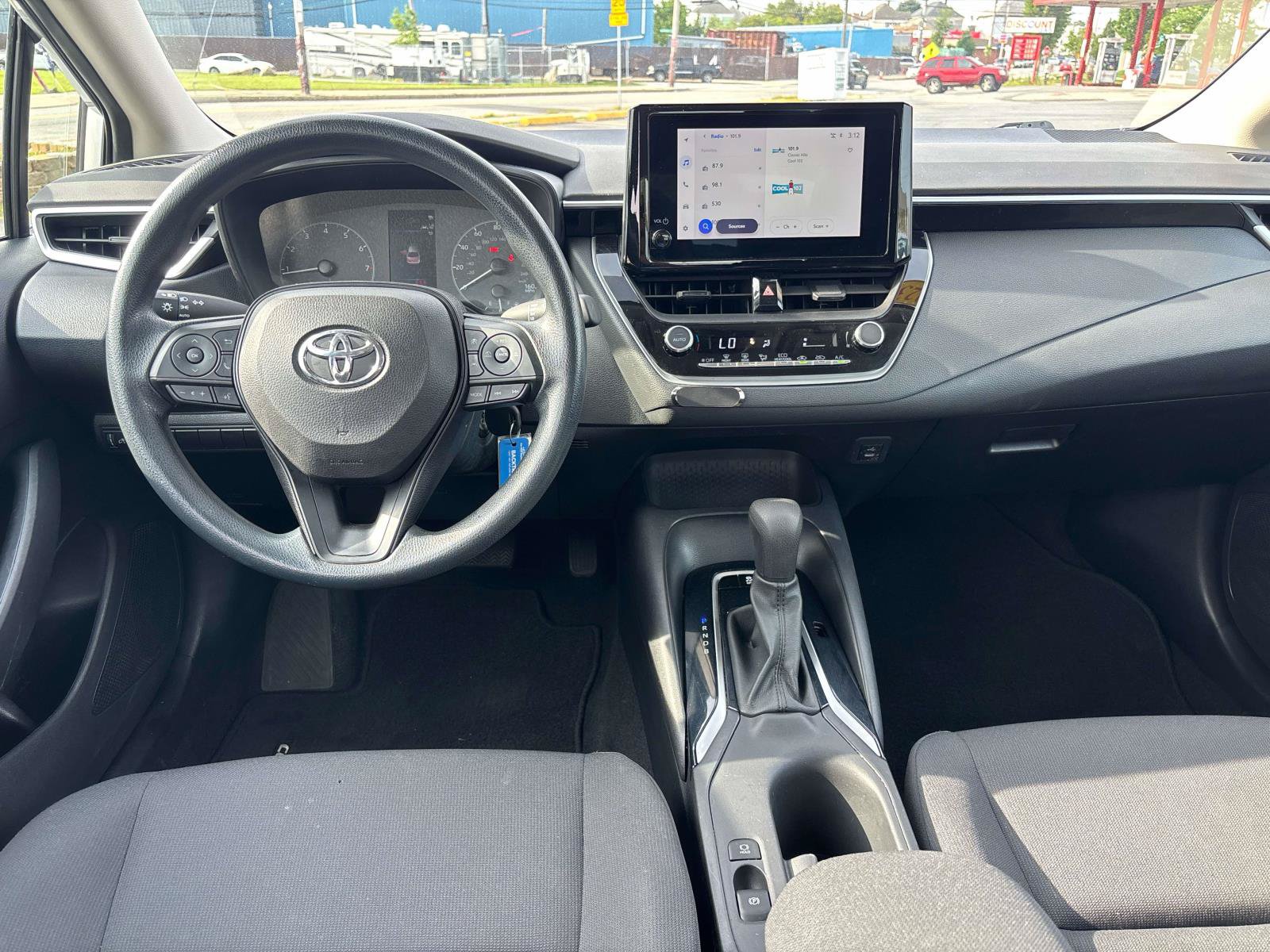 Used 2023 Toyota Corolla LE w/ Carpet Mat Package (TMS) FWD image 9