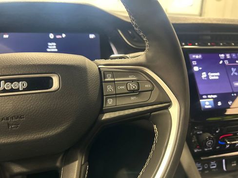 Used 2024 Jeep Grand Cherokee Altitude image 20