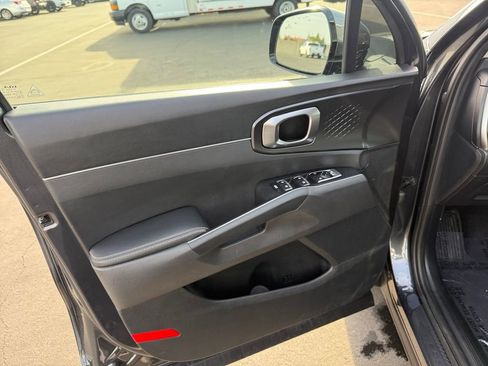 Used 2024 Kia Sorento EX w/ Panoramic Sunroof Package image 11