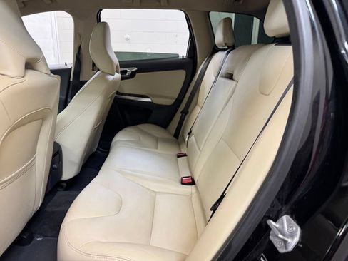 Used 2016 Volvo XC60 T6 AWD/4WD image 18