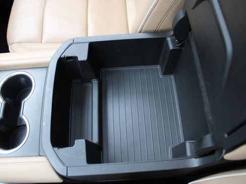 Used 2022 Chevrolet Suburban Premier image 32