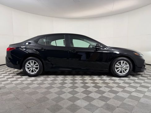 Used 2025 Toyota Camry LE image 7