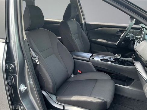 Used 2025 Nissan Rogue S FWD image 27