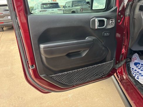 Used 2021 Jeep Wrangler Rubicon image 14
