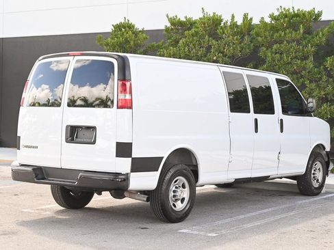 Used 2022 Chevrolet Express 3500 Extended w/ Driver Convenience Package RWD image 4