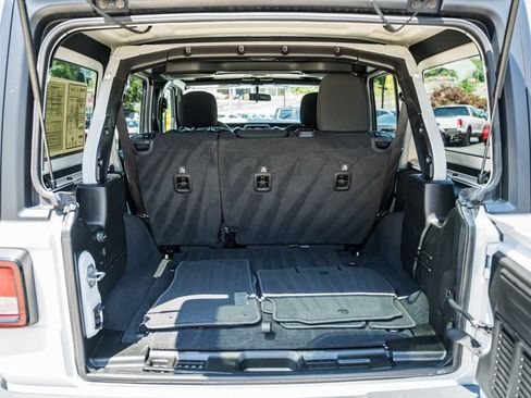 Used 2021 Jeep Wrangler Unlimited Sport AWD/4WD image 9