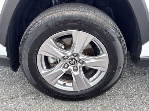 Used 2025 Toyota RAV4 XLE AWD/4WD image 15