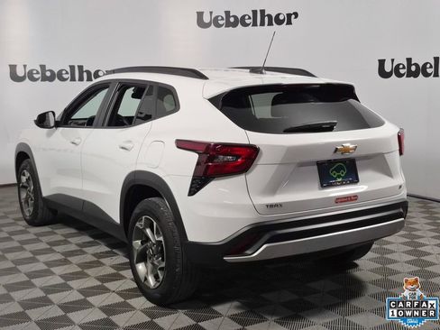 Certified 2025 Chevrolet Trax LT w/ LT Convenience Package FWD image 6